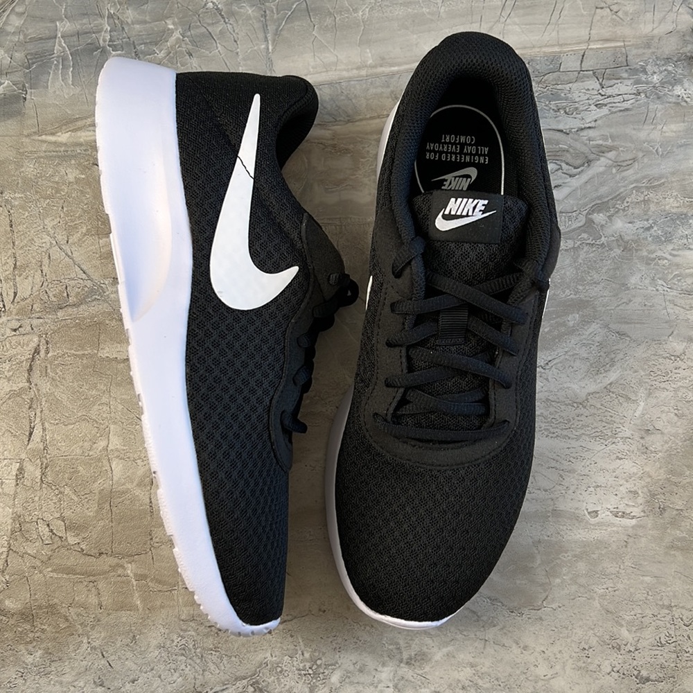New Nike Tanjun black sneakers shoes - Picture 6 of 9